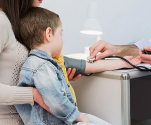 هل يعاني طفلك من ارتفاع ضغط الدم؟.. تعرفي على الأسباب وطرق الوقاية