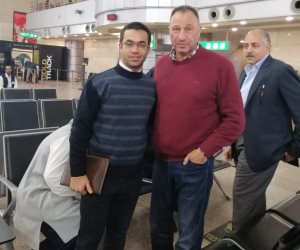 الخطيب يصل القاهرة بعد انتهاء فترة علاجه بألمانيا ووزير الشباب فى استقباله (صور) 