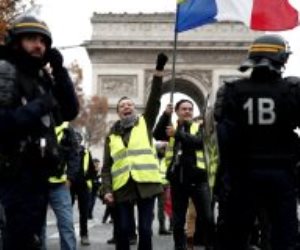 بيان "السترات الصفراء" يصدم حكومة فرنسا عقب إعلان مفاوضات حل الأزمة