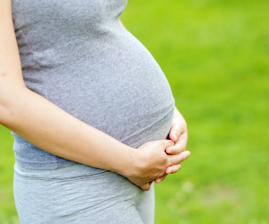 تناول الأدوية في فترة الحمل يسبب تشوه الجنين