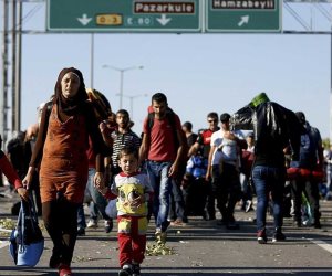 "ملتقى الحوار للتنمية" تطالب مفوضية شئون اللاجئين بالتدخل لمنع طرد اللجئين السوريين من تركيا
