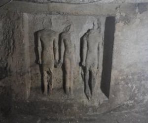 شرطة السياحة تكشف حفائر تنقيب أسفل منزل تقود لـ«مقبرة أثرية» قرب الأهرامات