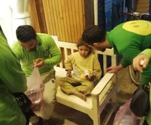 وجبات ساخنة لأطفال الشوارع بالزقازيق ضمن مبادرة حياة كريمة (صور)