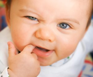 التسنين عند الأطفال.. مرحلة أكثر ألما لوجه أكثر إشراقا