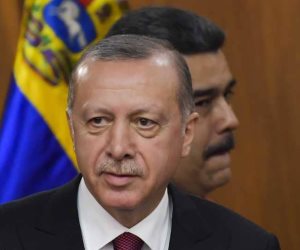 الأتراك جائعون وأردوغان يصرف أموالهم على قصوره الفخمة