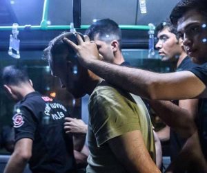 يوم رعب وغاز مسيل للدموع.. الشرطة التركية تنكل بعالقين مغاربة في إسطنبول (فيديو)