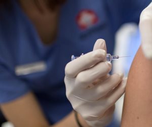 تصلح للحوامل والأطفال ..الصحة توضح أهمية التطعيمات الشتوية