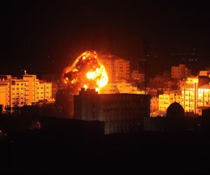 القاهرة الإخبارية: طيران الاحتلال الإسرائيلي يقصف مربعا سكنيا كاملا شمال قطاع غزة