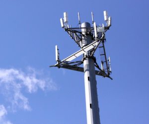 «تنظيم الاتصالات» يحاصر أجهزة التقوية المتسببة في أزمة شركات المحمول