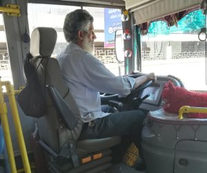 «النظافة حلوة مفيش كلام».. سائق نقل عام يهتم بنظافة «أتوبيسه» والمواطنون: يجب تكريمه (صور)