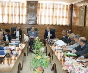 «شوشة» يجتمع برؤساء المدن لرفع كفاءة وتطوير قرى شمال سيناء (صور)