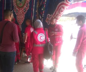 الهلال الأحمر تطلق فرق طبية لمتابعة الحالة الصحية للمقبلين على لجان الاستفتاء (صور)