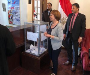 المصريون بجنوب أفريقيا والنمسا يشاركون في استفتاء الدستور لليوم الثاني (صور)