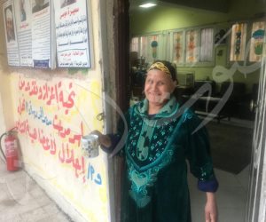 لا يريدون جزاء ولا شكورا.. عمال المدارس جنود معركة الاستفتاء المجهولين (صور وفيديو) 