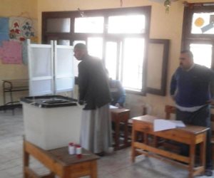 إقبال كثيف من المواطنين على اللجان الفرعية بدائرة منشاة القناطر
