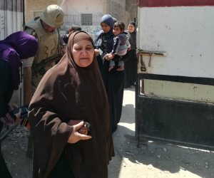 سيدات «الصف» في مقدمة الصفوف.. المرأة تتصدر مشهد الاستفتاء على تعديلات الدستور (صور) 