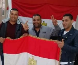 المصريون في لندن يحتفلون بالمشاركة في الاستفتاء علي التعديلات الدستورية