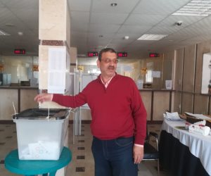 رئيس مدينة العلمين الجديدة يدلي بصوته في الاستفتاء على الدستور (صور)