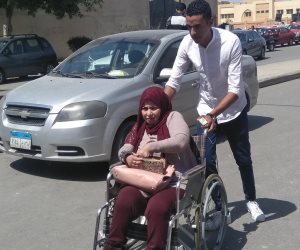 كبار السن يصوتون على التعديلات الدستورية بمدينة 6 أكتوبر (صور)