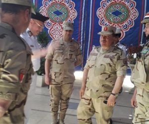 مدير سلاح الإشارة يتفقد لجان الاستفتاء في مصر الجديدة (صور)