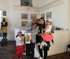 في اليوم الثالث.. أسرة مصرية ببلجيكا تحرص على المشاركة فى استفتاء الدستور 