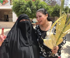 في أحد الزعف.. الأقباط يواصلون التصويت على التعديلات الدستورية (فيديو وصور)