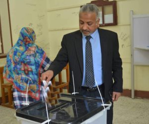 نائب رئيس جامعة الأزهر فرع أسيوط يدلي بصوته في الاستفتاء: عبور لمستقبل أفضل