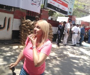 ندا بسونى تدلى بصوتها في الاستفتاء على التعديلات الدستورية بلجنة في المعادي