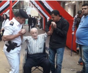 عجائز بـ«قلوب شباب».. رجال وعدوا فأوفوا: صناديق الأقتراع تستقبل أصحاب الهمم (صور)