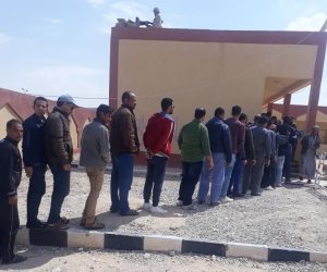 أطول طابور للشباب المشاركين فى الاستفتاء أمام لجان باب الشعرية