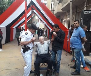الحالة الصحية «ج».. عم «أحمد» يصر على المشاركة في التعديلات الدستورية (صور)