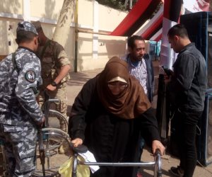 رئيس لجنة في إمبابة: النساء وكبار السن أكثر المشاركين بالاستفتاء واتوقع إقبال كبير مع نهاية اليوم