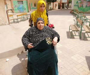 سبعينية قعيدة أمام لجنة الاستفتاء: «البلد محتاجة كل نفس وطنية» (صور)