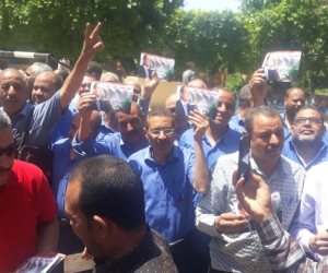 إقبال كبير لعمال شركات وزارة قطاع الأعمال العام للتصويت على استفتاء التعديلات الدستورية (صور) 