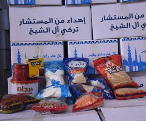 تركي آل شيخ يهدي كراتين رمضان لعدد من المناطق في مصر  (صور)