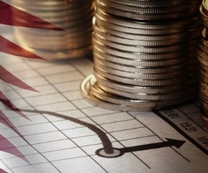 قطر تفقد 8.7 مليار دولار من ودائعها.. هل اتجاه «تميم» إلى الاقتراض هو الحل؟