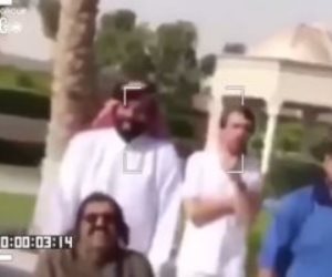 مقطع فيديو خطير يكشف السر.. هل زج «تميم» بأبيه في مستشفى المجانين؟