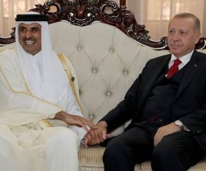 على طريقة «العروسة للعريس».. تميم وأردوغان ورسائل تثير الشبهات (فيديو)
