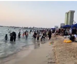 شاطئ إسكندرية في السعودية.. متنفس أهل جدة الوحيد للسباحة