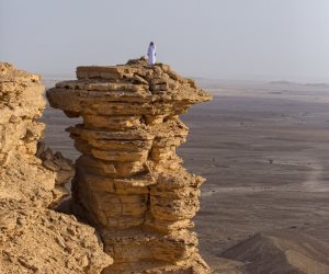 استاد رياضي على جبال طويق.. السعودية تستمر في إنشاء أكبر مدينة ترفيهية بالعالم