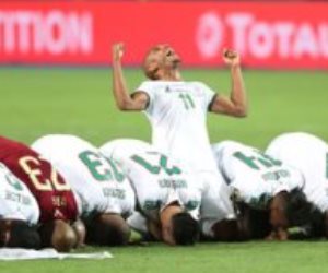 التتويج بأمم أفريقيا: سجدة جزائرية.. وفرحة هيستيرية