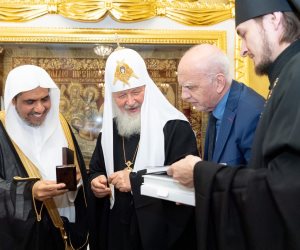 لقاء تاريخي يجمع أمين رابطة العالم الإسلامي وبطريرك موسكو وسائر روسيا (صور) 