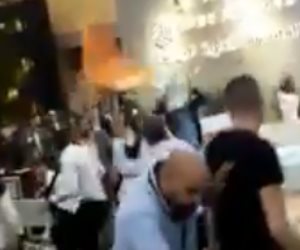 معركة بالكراسي وإصابات بالغة في معرض الأهرام العقاري.. وعبدالمحسن سلامة يعلق (فيديو وصور)