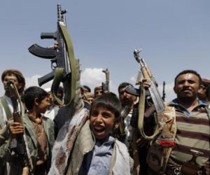 18 ألف طفل يحملون السلاح في اليمن.. ملاحقات دولية للحوثيين
