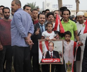 في مطار القاهرة.. المصريون يحتشدون لاستقبال الرئيس السيسي (صور)