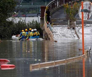 جولة في صحف العالم.. ارتفاع ضحايا إعصار «هاجيبيس» في اليابان