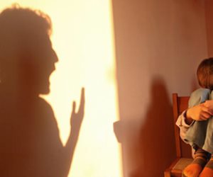 الأسرة تعتبر تعذيب الطفل جزء من التأديب.. والأباء والأمهات في حاجة لزيادة الوعي
