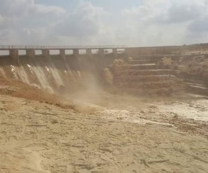 سد الروافعة يحتجز 5.3مليون م3من مياه السيول لاستخدامها في زراعة القمح بوسط سيناء(صور وفيديو)