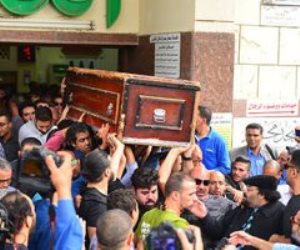 جثمان هيثم أحمد زكي إلى مقابر الأسرة في أكتوبر