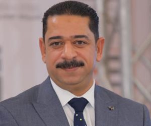 ويؤكد: على استمرارهم فى تعليم مبادئ اللعبة